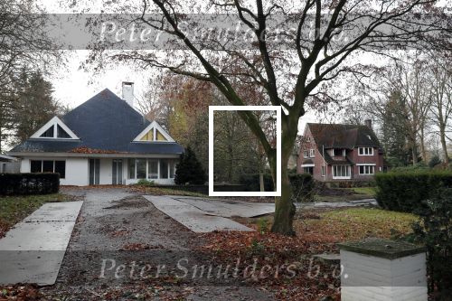 Tilburg 1 december 2018
Guus Meeuwis heeft een nieuw huis gekocht in Tilburg . Het huis ernaast staat ook leeg en het werkverkeer gaat via die oprit naar het huis van Guus. Huis moet volledig opgeknapt worden.