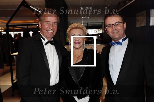 Den Haag 10 december 2018
Society Lunch in het crown plaza hotel.
Hanny en Ton Veerkamp met zoon