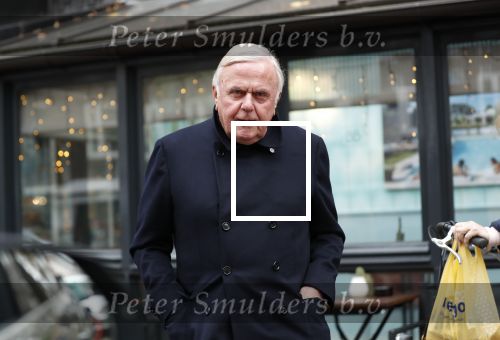 Amsterdam, 16 November 2018 
Harry Mens wandelend op de PC Hooftstraat