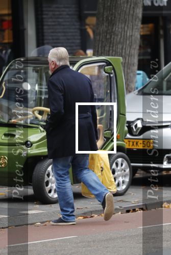 Amsterdam, 16 November 2018 
Harry Mens wandelend op de PC Hooftstraat