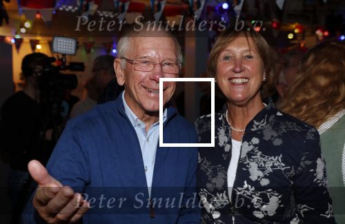 Puttershoek 8 december 2018
Presentatie boek Kees Verkerk. Ard Schenk en zijn vrouw krijgen allebei het eerste boek overhandigd. Henk Gemser met vrouw.