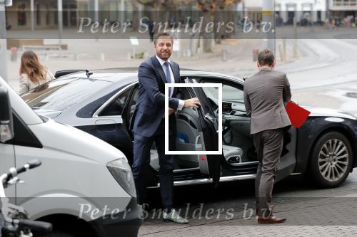 Den Haag 3 december 2018
Minister Hugo de Jonge arriveert bij libelle Nieuwscafe ( in Dudok. Ebru Umar interviewt hem.