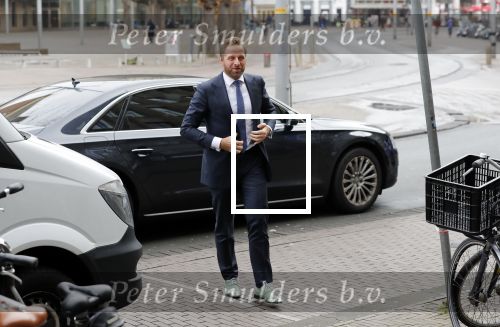 Den Haag 3 december 2018
Minister Hugo de Jonge arriveert bij libelle Nieuwscafe ( in Dudok. Ebru Umar interviewt hem.