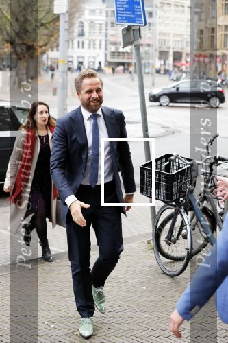 Den Haag 3 december 2018
Minister Hugo de Jonge arriveert bij libelle Nieuwscafe ( in Dudok. Ebru Umar interviewt hem.