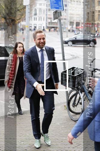 Den Haag 3 december 2018
Minister Hugo de Jonge arriveert bij libelle Nieuwscafe ( in Dudok. Ebru Umar interviewt hem.