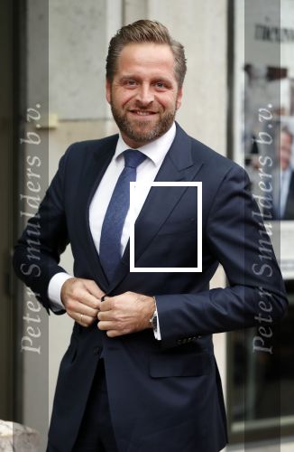 Den Haag 3 december 2018
Minister Hugo de Jonge arriveert bij libelle Nieuwscafe ( in Dudok. Ebru Umar interviewt hem.