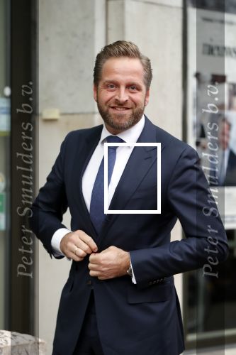 Den Haag 3 december 2018
Minister Hugo de Jonge arriveert bij libelle Nieuwscafe ( in Dudok. Ebru Umar interviewt hem.
