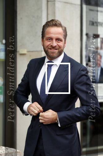 Den Haag 3 december 2018
Minister Hugo de Jonge arriveert bij libelle Nieuwscafe ( in Dudok. Ebru Umar interviewt hem.