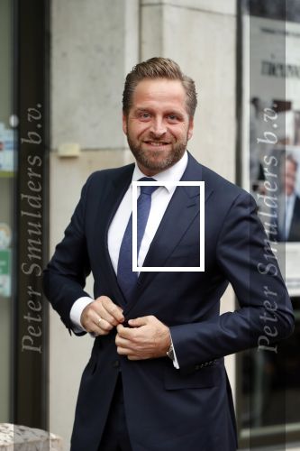 Den Haag 3 december 2018
Minister Hugo de Jonge arriveert bij libelle Nieuwscafe ( in Dudok. Ebru Umar interviewt hem.