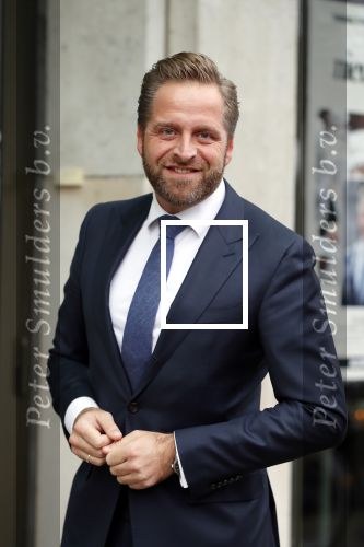 Den Haag 3 december 2018
Minister Hugo de Jonge arriveert bij libelle Nieuwscafe ( in Dudok. Ebru Umar interviewt hem.