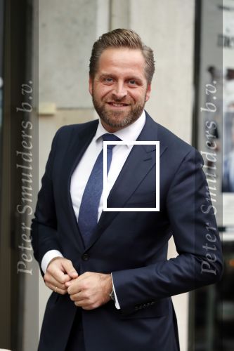 Den Haag 3 december 2018
Minister Hugo de Jonge arriveert bij libelle Nieuwscafe ( in Dudok. Ebru Umar interviewt hem.