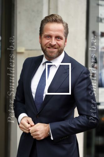 Den Haag 3 december 2018
Minister Hugo de Jonge arriveert bij libelle Nieuwscafe ( in Dudok. Ebru Umar interviewt hem.