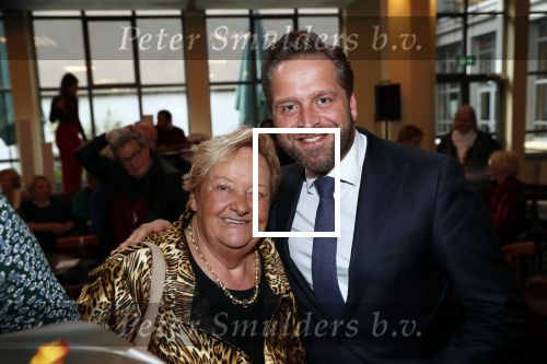 Den Haag 3 december 2018
Minister Hugo de Jonge arriveert bij libelle Nieuwscafe ( in Dudok. Ebru Umar interviewt hem. Hugo en Erica Terpstra