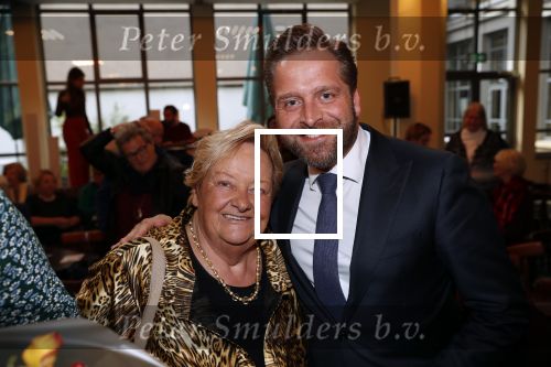 Den Haag 3 december 2018
Minister Hugo de Jonge arriveert bij libelle Nieuwscafe ( in Dudok. Ebru Umar interviewt hem. Hugo en Erica Terpstra