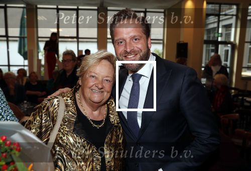 Den Haag 3 december 2018
Minister Hugo de Jonge arriveert bij libelle Nieuwscafe ( in Dudok. Ebru Umar interviewt hem. Hugo en Erica Terpstra