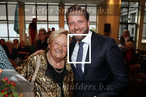 Den Haag 3 december 2018
Minister Hugo de Jonge arriveert bij libelle Nieuwscafe ( in Dudok. Ebru Umar interviewt hem. Hugo en Erica Terpstra