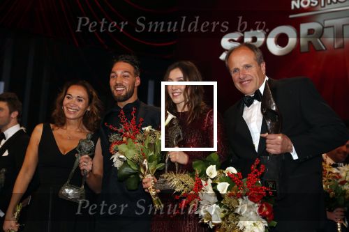 Amsterdam 19 december 2018
Sportman van het jaar verkiezing in afas live. Kjeld Nuis met Sportvrouw van het Jaar 2018 Suzanne Schulting, gehandicapte sporter van het Jaar 2018 Bibian Mentel en de coaches van het Jaar 2018 Jac Orie en Raemon Sluijter De baanwielrenners werden ploeg van het jaar, Marianne Timmer kreeg een ouvre prijs en Rico Verhoeven werd door de Zapp kijkers gekozen tot meest populaire sporter.