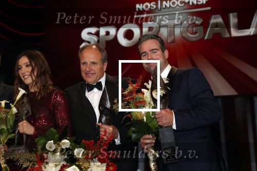 Amsterdam 19 december 2018
Sportman van het jaar verkiezing in afas live. Kjeld Nuis met Sportvrouw van het Jaar 2018 Suzanne Schulting, gehandicapte sporter van het Jaar 2018 Bibian Mentel en de coaches van het Jaar 2018 Jac Orie en Raemon Sluijter De baanwielrenners werden ploeg van het jaar, Marianne Timmer kreeg een ouvre prijs en Rico Verhoeven werd door de Zapp kijkers gekozen tot meest populaire sporter. Raemon met zijn vriendin Fatima Moreiro de Melo