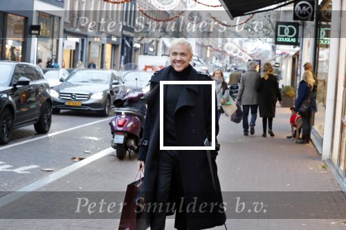 Amsterdam 23 november 2018
Jamai Looman doet boodschappen op de pc hooftstraat.