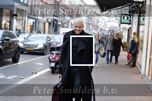 Amsterdam 23 november 2018
Jamai Looman doet boodschappen op de pc hooftstraat.