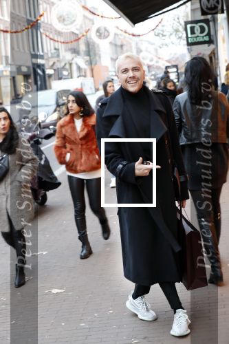 Amsterdam 23 november 2018
Jamai Looman doet boodschappen op de pc hooftstraat.