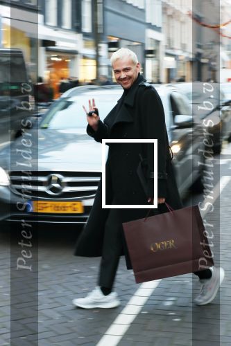 Amsterdam 23 november 2018
Jamai Looman doet boodschappen op de pc hooftstraat.