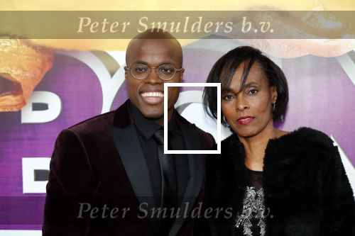 Rotterdam 9 december 2018
Premiere Bon Bini Holland 2 in pathe Rotterdam. Jandino Asporaat met moeder