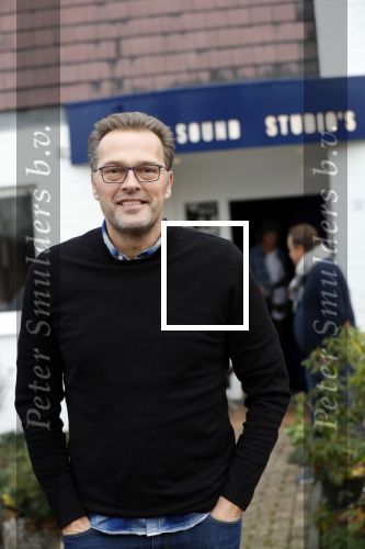 Nederhorst den Berg 5 december 2018
Opnames liedje voor afscheid Edwin Evers door heel veel collegaâ€™s en artiesten in de Bullet sound studioâ€™s. Jeroen Lathijnhouwers