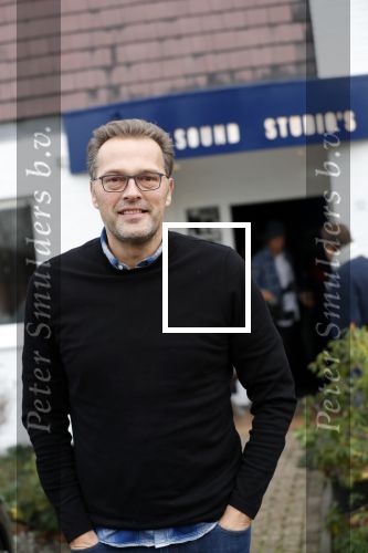 Nederhorst den Berg 5 december 2018
Opnames liedje voor afscheid Edwin Evers door heel veel collegaâ€™s en artiesten in de Bullet sound studioâ€™s. Jeroen Lathijnhouwers