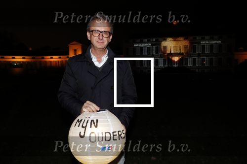 Soestdijk Baarn 6 december 2018
Kick off voor KWF aktie met lampionnen bij paleis Soestdijk . oa Wilfred Genee Coosje Smid Mirella v Markus Jeroen Snel en Andre v d Toorn doen mee.