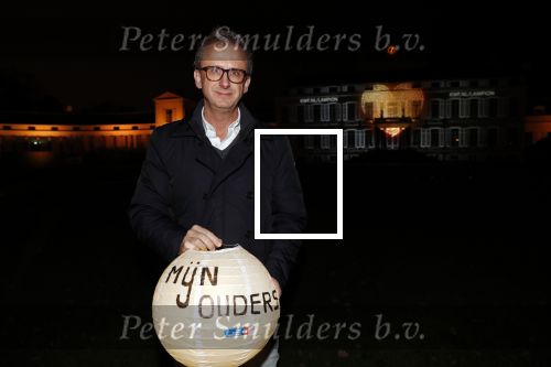 Soestdijk Baarn 6 december 2018
Kick off voor KWF aktie met lampionnen bij paleis Soestdijk . oa Wilfred Genee Coosje Smid Mirella v Markus Jeroen Snel en Andre v d Toorn doen mee.