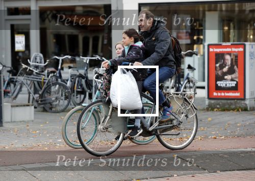 Amsterdam 14 november 2018
Johan Neijenhuis met kinde(eren) op de fiets