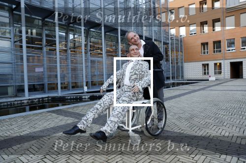 Den Bosch 30 november 2018
Rechtszaak tussen Johan Vlemmix en Patricia Paay. Johan kwam met een look a like pop ( in rolstoel) van zichzelf en Patricia kwam met haar man Robbert Hinfelaar naar de rechtbank in Den Bosch.