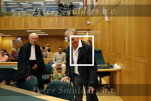 Den Bosch 30 november 2018
Rechtszaak tussen Johan Vlemmix en Patricia Paay. Johan kwam met een look a like pop ( in rolstoel) van zichzelf en Patricia kwam met haar man Robbert Hinfelaar naar de rechtbank in Den Bosch.