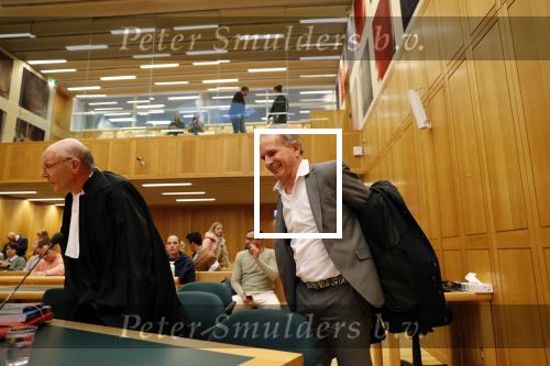 Den Bosch 30 november 2018
Rechtszaak tussen Johan Vlemmix en Patricia Paay. Johan kwam met een look a like pop ( in rolstoel) van zichzelf en Patricia kwam met haar man Robbert Hinfelaar naar de rechtbank in Den Bosch.