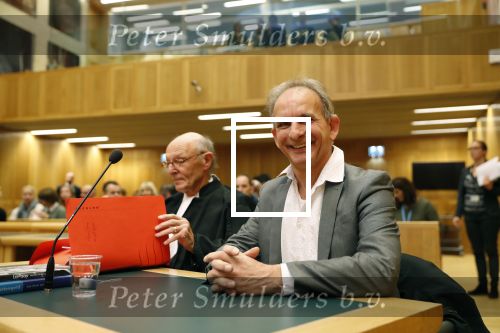 Den Bosch 30 november 2018
Rechtszaak tussen Johan Vlemmix en Patricia Paay. Johan kwam met een look a like pop ( in rolstoel) van zichzelf en Patricia kwam met haar man Robbert Hinfelaar naar de rechtbank in Den Bosch.