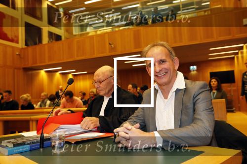 Den Bosch 30 november 2018
Rechtszaak tussen Johan Vlemmix en Patricia Paay. Johan kwam met een look a like pop ( in rolstoel) van zichzelf en Patricia kwam met haar man Robbert Hinfelaar naar de rechtbank in Den Bosch.