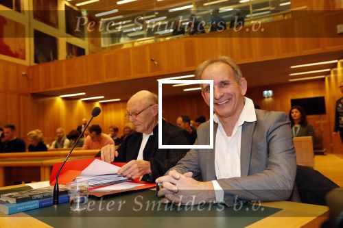 Den Bosch 30 november 2018
Rechtszaak tussen Johan Vlemmix en Patricia Paay. Johan kwam met een look a like pop ( in rolstoel) van zichzelf en Patricia kwam met haar man Robbert Hinfelaar naar de rechtbank in Den Bosch.