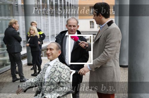 Den Bosch 30 november 2018
Rechtszaak tussen Johan Vlemmix en Patricia Paay. Johan kwam met een look a like pop ( in rolstoel) van zichzelf en Patricia kwam met haar man Robbert Hinfelaar naar de rechtbank in Den Bosch.
