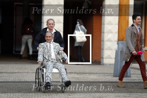 Den Bosch 30 november 2018
Rechtszaak tussen Johan Vlemmix en Patricia Paay. Johan kwam met een look a like pop ( in rolstoel) van zichzelf en Patricia kwam met haar man Robbert Hinfelaar naar de rechtbank in Den Bosch.