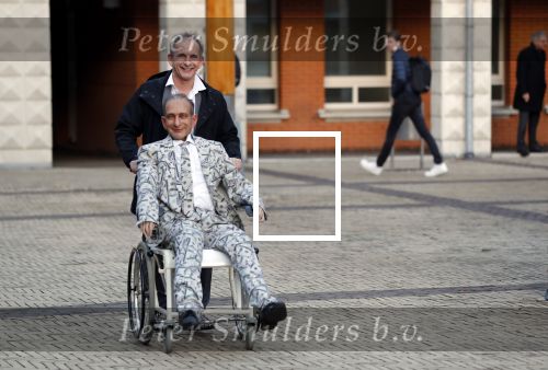 Den Bosch 30 november 2018
Rechtszaak tussen Johan Vlemmix en Patricia Paay. Johan kwam met een look a like pop ( in rolstoel) van zichzelf en Patricia kwam met haar man Robbert Hinfelaar naar de rechtbank in Den Bosch.
