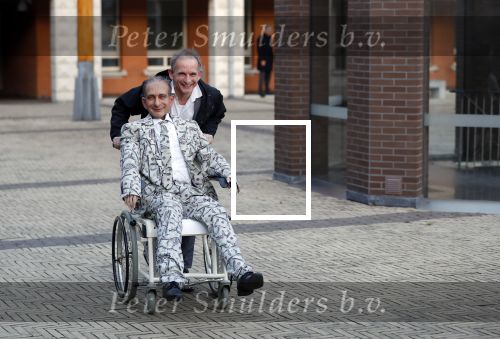 Den Bosch 30 november 2018
Rechtszaak tussen Johan Vlemmix en Patricia Paay. Johan kwam met een look a like pop ( in rolstoel) van zichzelf en Patricia kwam met haar man Robbert Hinfelaar naar de rechtbank in Den Bosch.