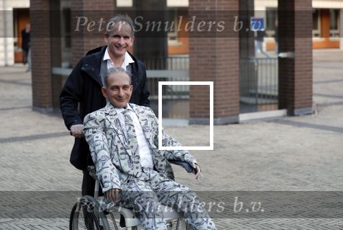 Den Bosch 30 november 2018
Rechtszaak tussen Johan Vlemmix en Patricia Paay. Johan kwam met een look a like pop ( in rolstoel) van zichzelf en Patricia kwam met haar man Robbert Hinfelaar naar de rechtbank in Den Bosch.