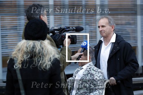 Den Bosch 30 november 2018
Rechtszaak tussen Johan Vlemmix en Patricia Paay. Johan kwam met een look a like pop ( in rolstoel) van zichzelf en Patricia kwam met haar man Robbert Hinfelaar naar de rechtbank in Den Bosch.