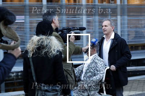 Den Bosch 30 november 2018
Rechtszaak tussen Johan Vlemmix en Patricia Paay. Johan kwam met een look a like pop ( in rolstoel) van zichzelf en Patricia kwam met haar man Robbert Hinfelaar naar de rechtbank in Den Bosch.