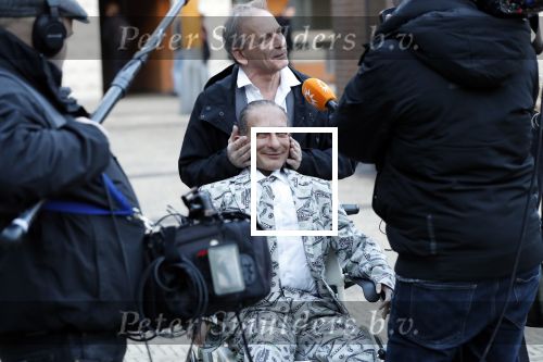 Den Bosch 30 november 2018
Rechtszaak tussen Johan Vlemmix en Patricia Paay. Johan kwam met een look a like pop ( in rolstoel) van zichzelf en Patricia kwam met haar man Robbert Hinfelaar naar de rechtbank in Den Bosch.