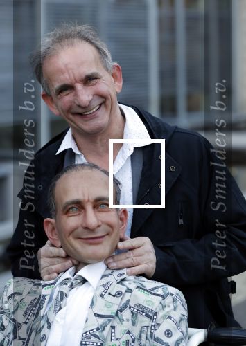 Den Bosch 30 november 2018
Rechtszaak tussen Johan Vlemmix en Patricia Paay. Johan kwam met een look a like pop ( in rolstoel) van zichzelf en Patricia kwam met haar man Robbert Hinfelaar naar de rechtbank in Den Bosch.