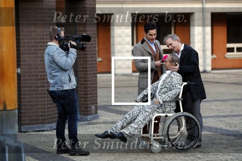 Den Bosch 30 november 2018
Rechtszaak tussen Johan Vlemmix en Patricia Paay. Johan kwam met een look a like pop ( in rolstoel) van zichzelf en Patricia kwam met haar man Robbert Hinfelaar naar de rechtbank in Den Bosch.