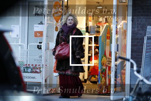Amsterdam 4 december 2018
Karin Bloemen doet boodschappen op de beethovenstraat.