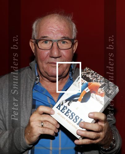 Puttershoek 8 december 2018
Presentatie boek Kees Verkerk. Ard Schenk en zijn vrouw krijgen allebei het eerste boek overhandigd.